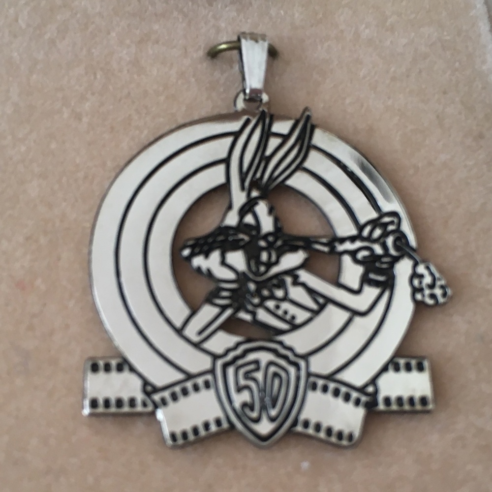 Bugs Bunny 🐰 50th Anniversary Silver Colour Pendant 🥕 🎂!